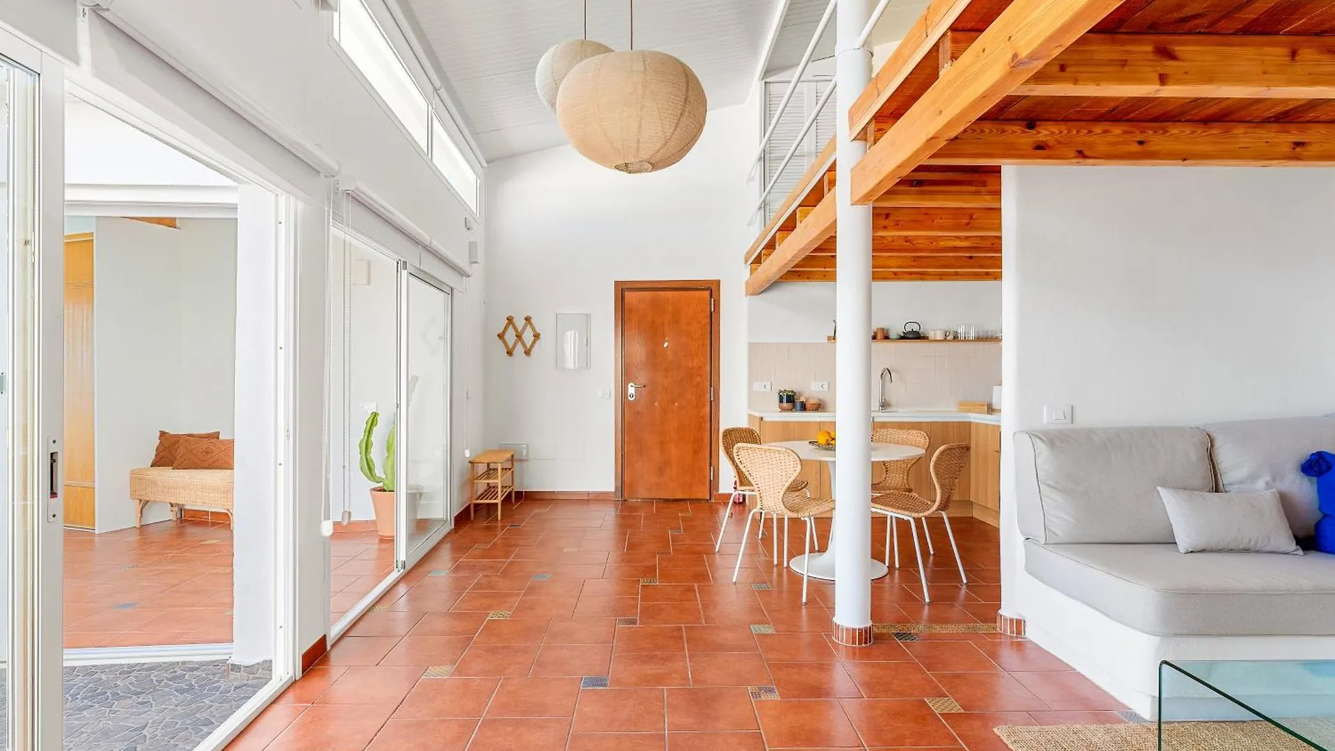 Luminous Loft Apartment Next To The Atlantic Ocean Radazul Holiday home