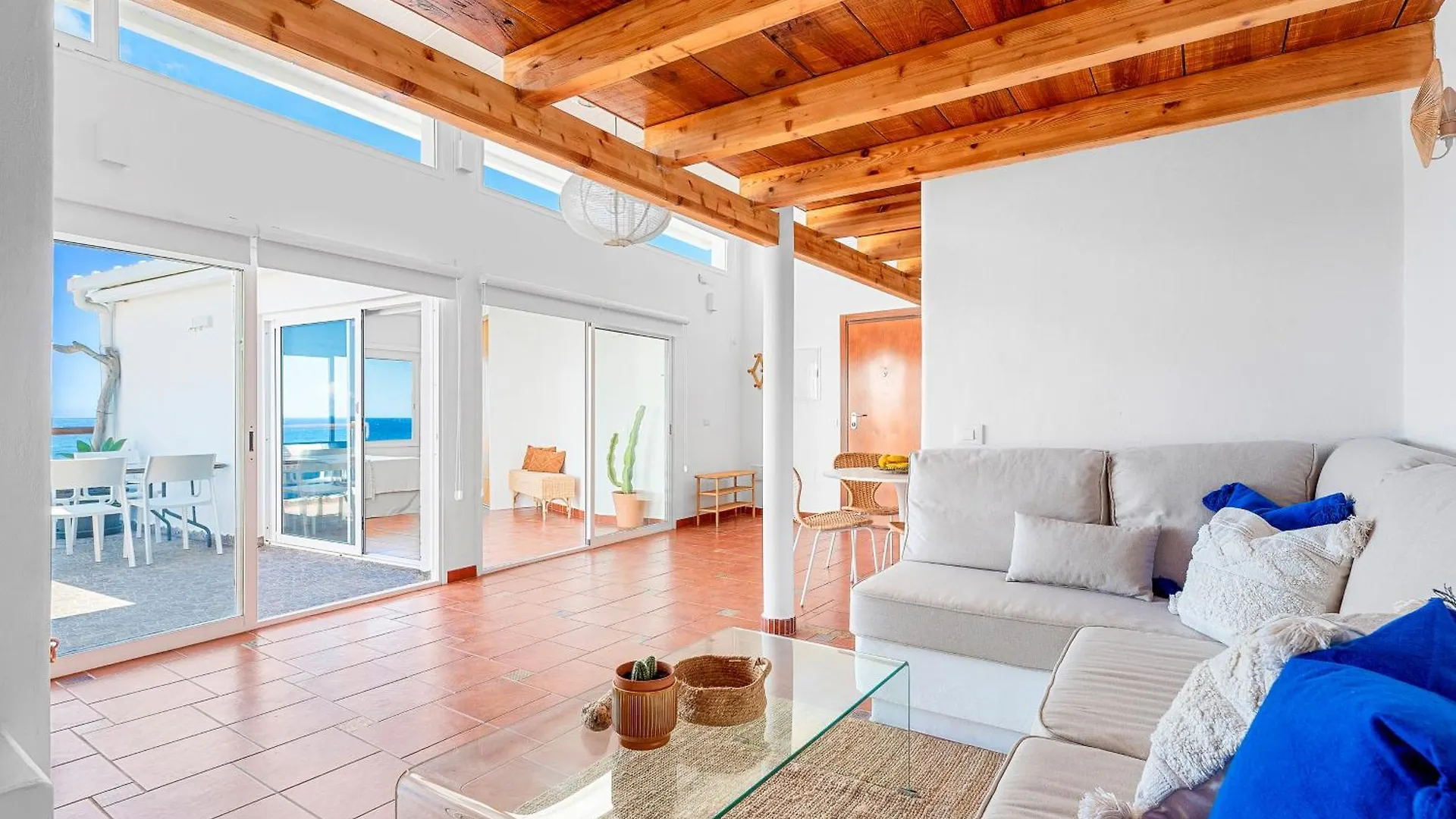 Luminous Loft Apartment Next To The Atlantic Ocean Radazul Holiday home