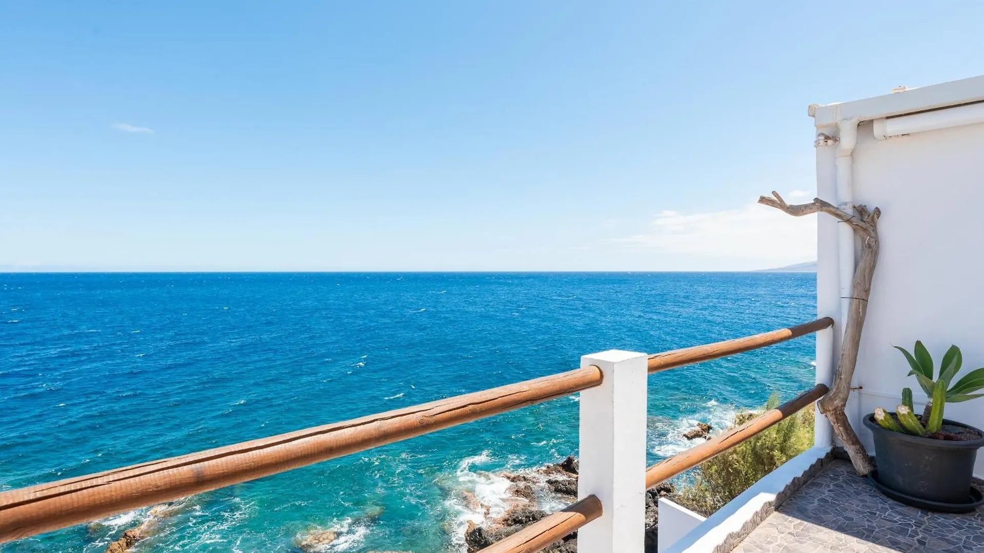 Luminous Loft Apartment Next To The Atlantic Ocean Radazul 0*,