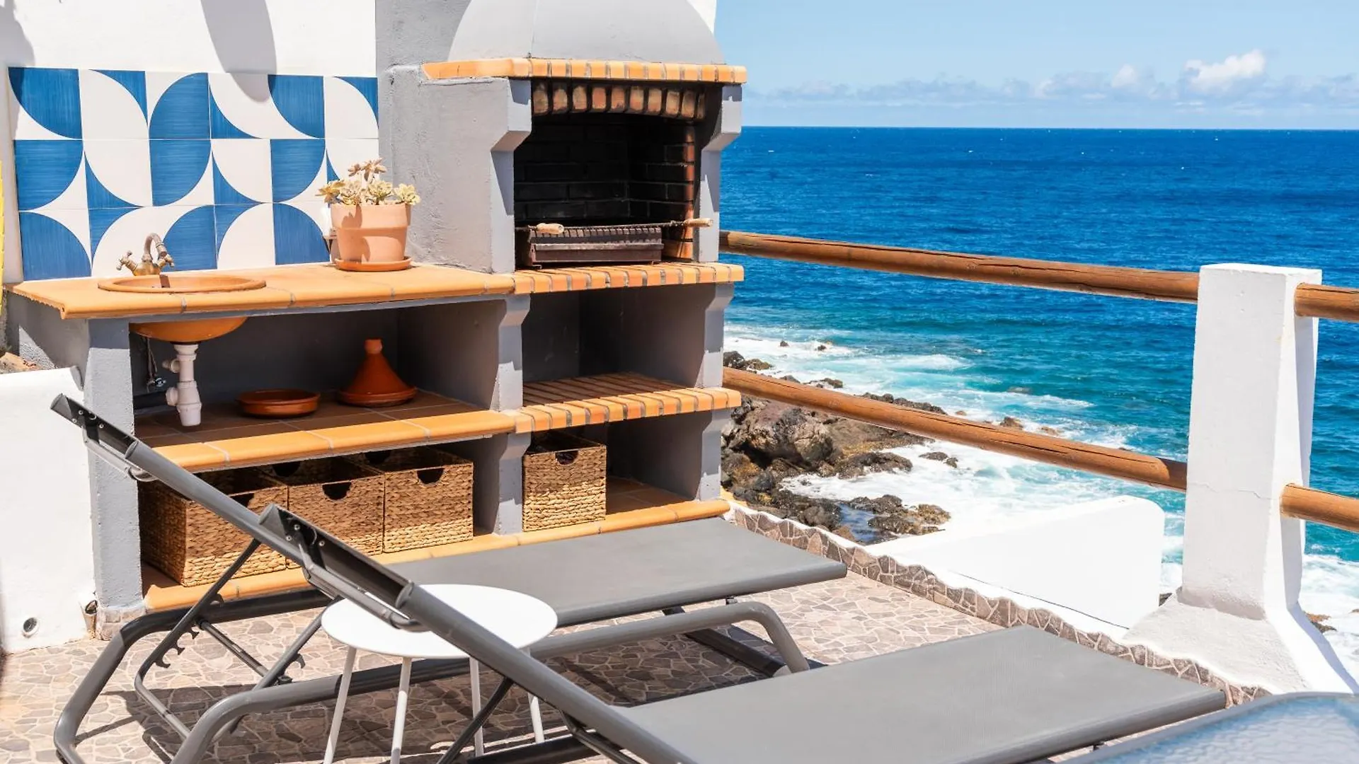 Luminous Loft Apartment Next To The Atlantic Ocean Radazul