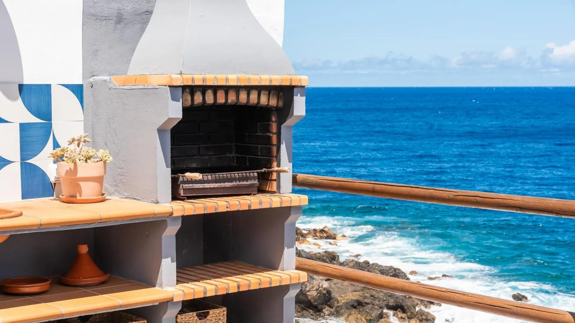 Luminous Loft Apartment Next To The Atlantic Ocean Radazul 0*,
